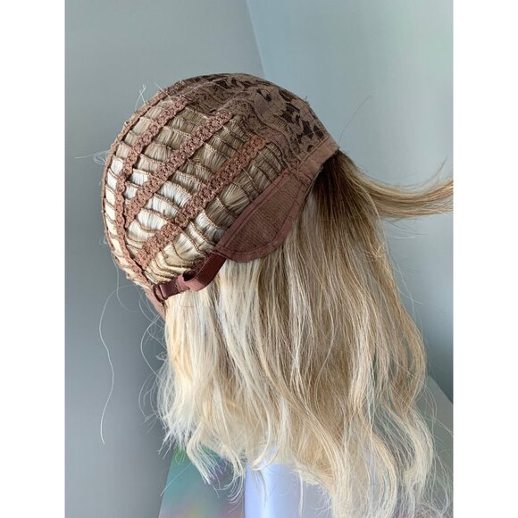 Taylor Swift Reputation Era Costume Wig Short Blonde Synthetic Wig with Bangs - Picture 2 of 3